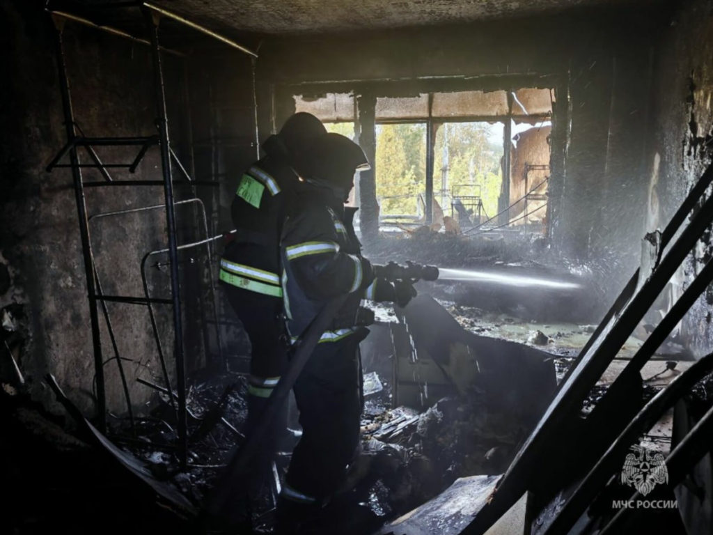 В Каслях на улице Декабристов произошел пожар