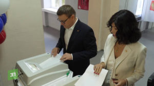 Губернатор голосует