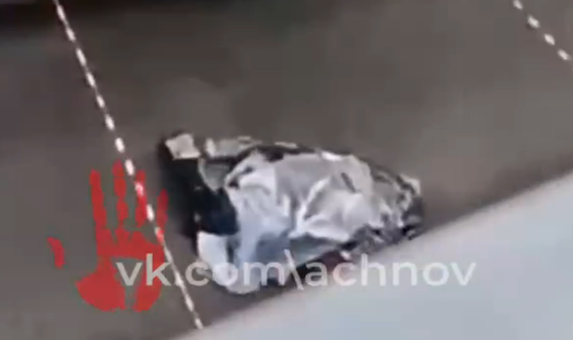 Челябинская школьница выпала из окна многоэтажки