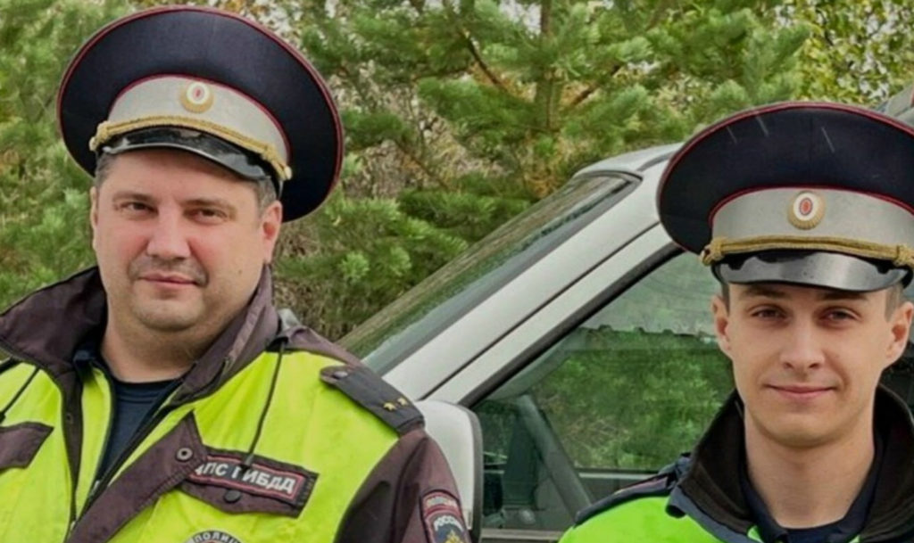 Жительница Усть-Катава поблагодарила местных полицейских за помощь, когда у неё сломался автомобиль