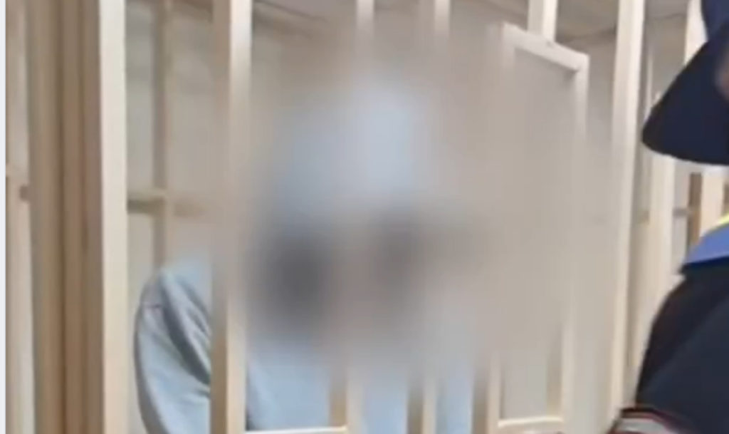 Мужчину, который в Троицке чуть не зарезал полицейского, взяли под стражу