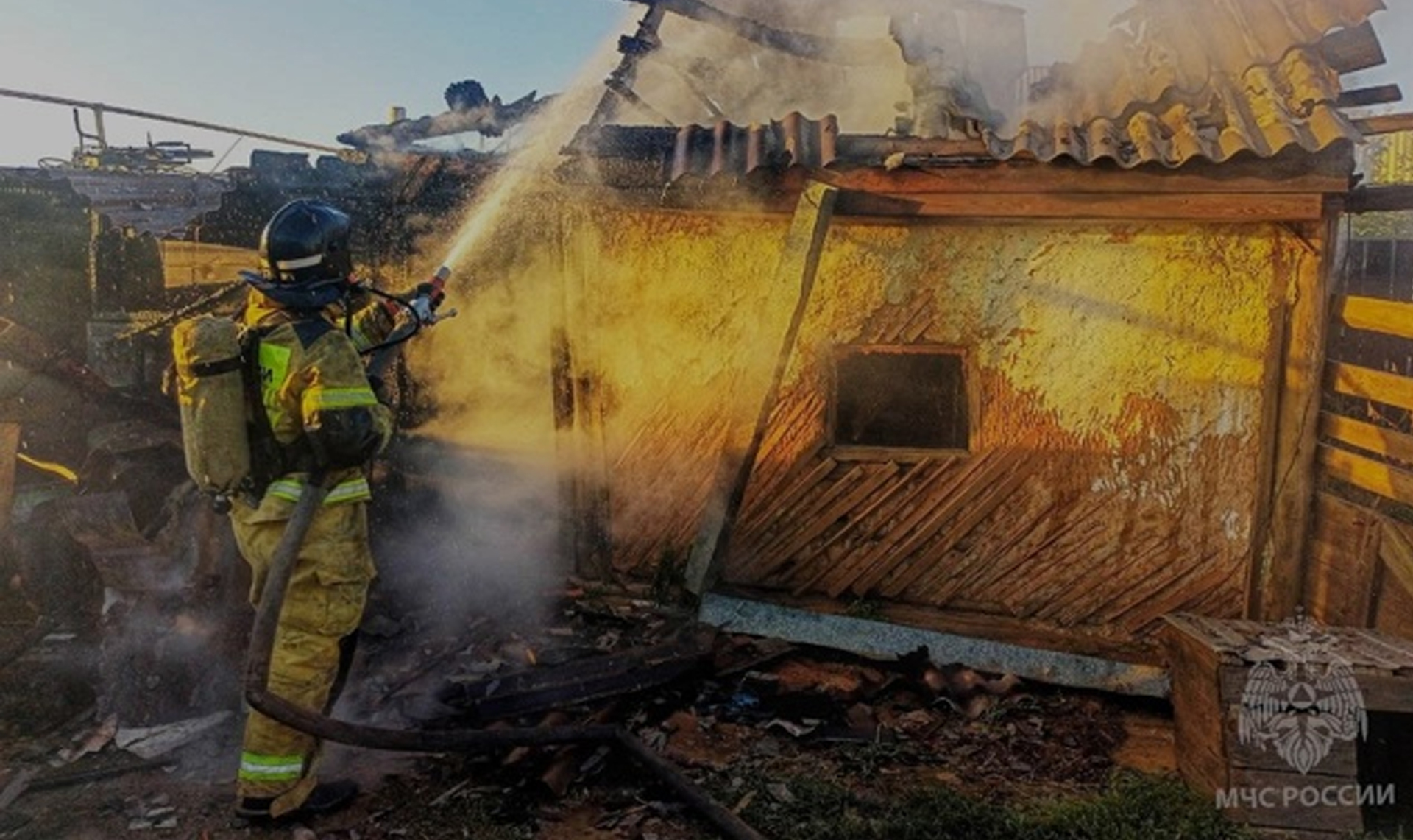 Теперь париться придется только о новой постройке! В селе Мирное Брединского округа сгорела баня