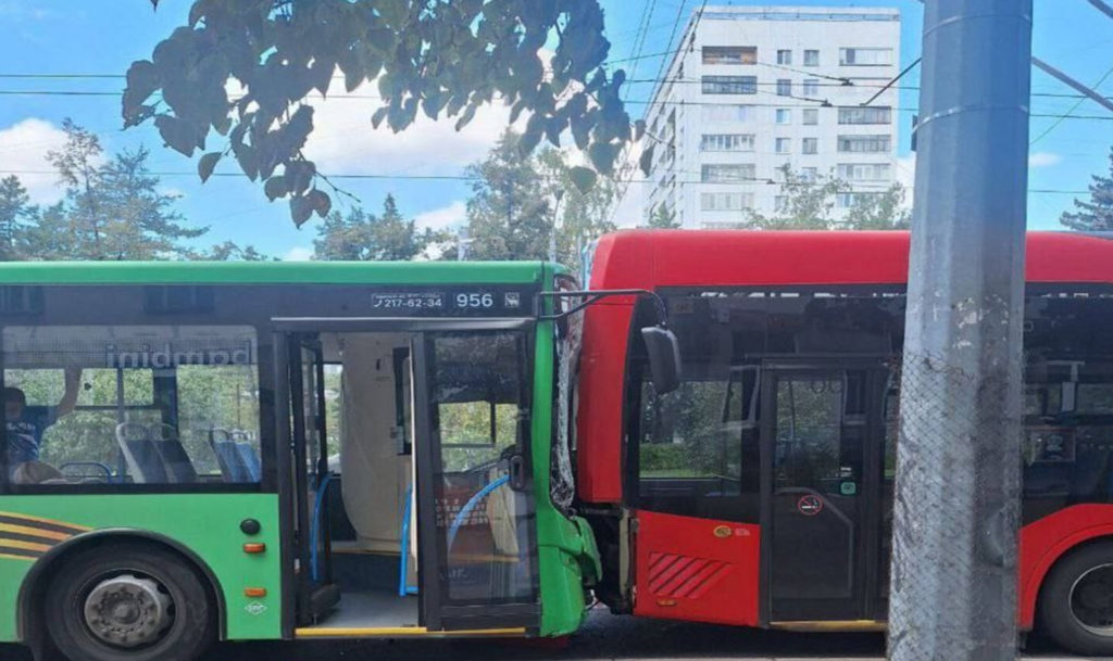 История о столкновении автобуса и троллейбуса в Челябинске дошла до Бастрыкина