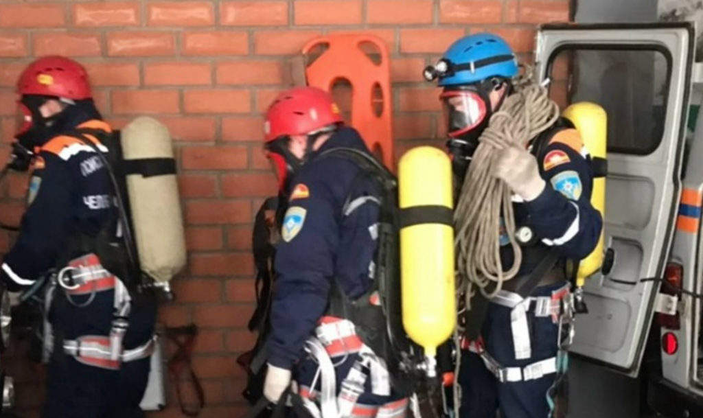 В Магнитогорске двое мужчин потеряли сознание из-за отравления парами краски