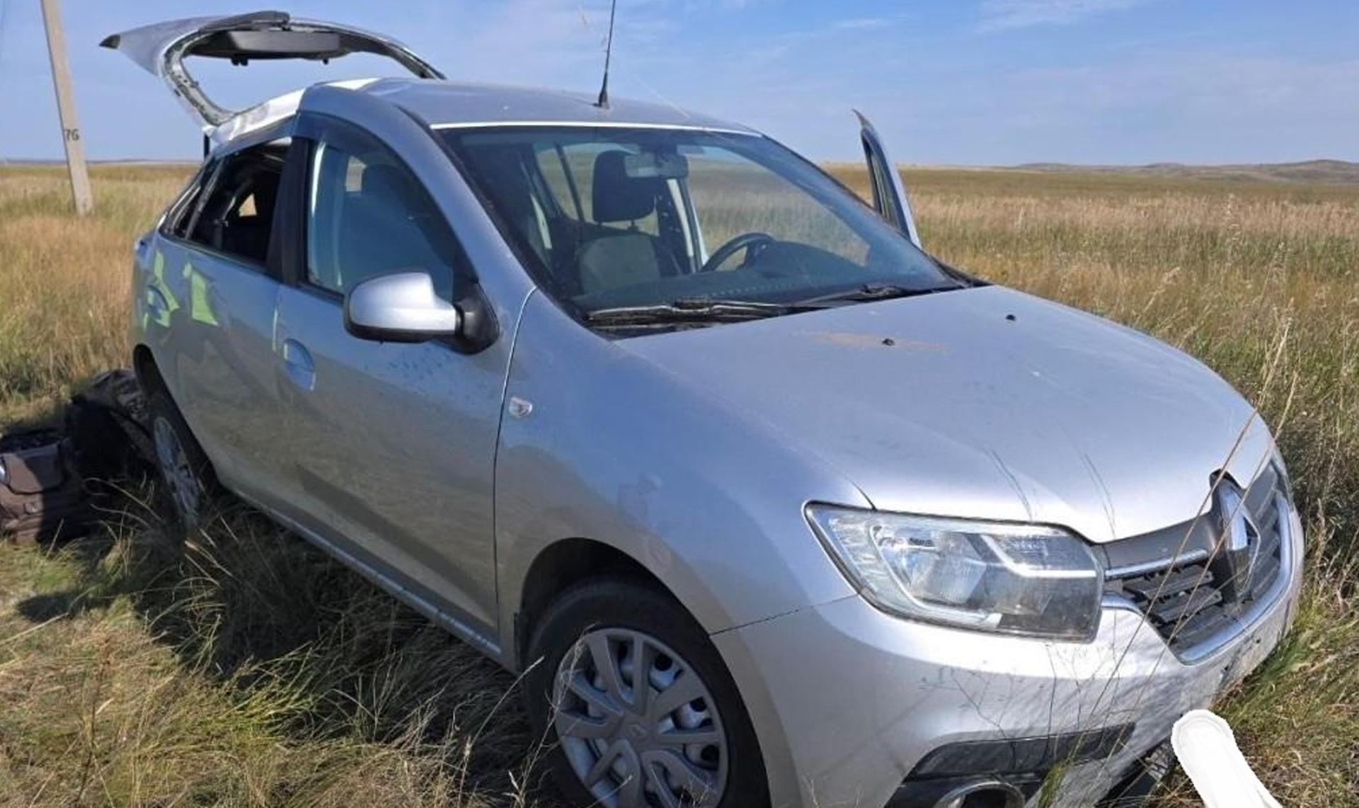 "Рено" улетел в кювет и перевернулся на 48-м километре автодороги Кизильское-Бреды-Мариинский