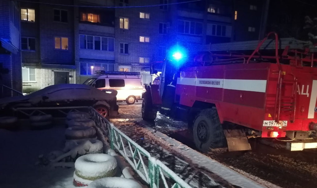 Индикатор зашкаливал! Южноуралец едва не отравился газом в квартире, из дома пришлось эвакуировать 13 человек