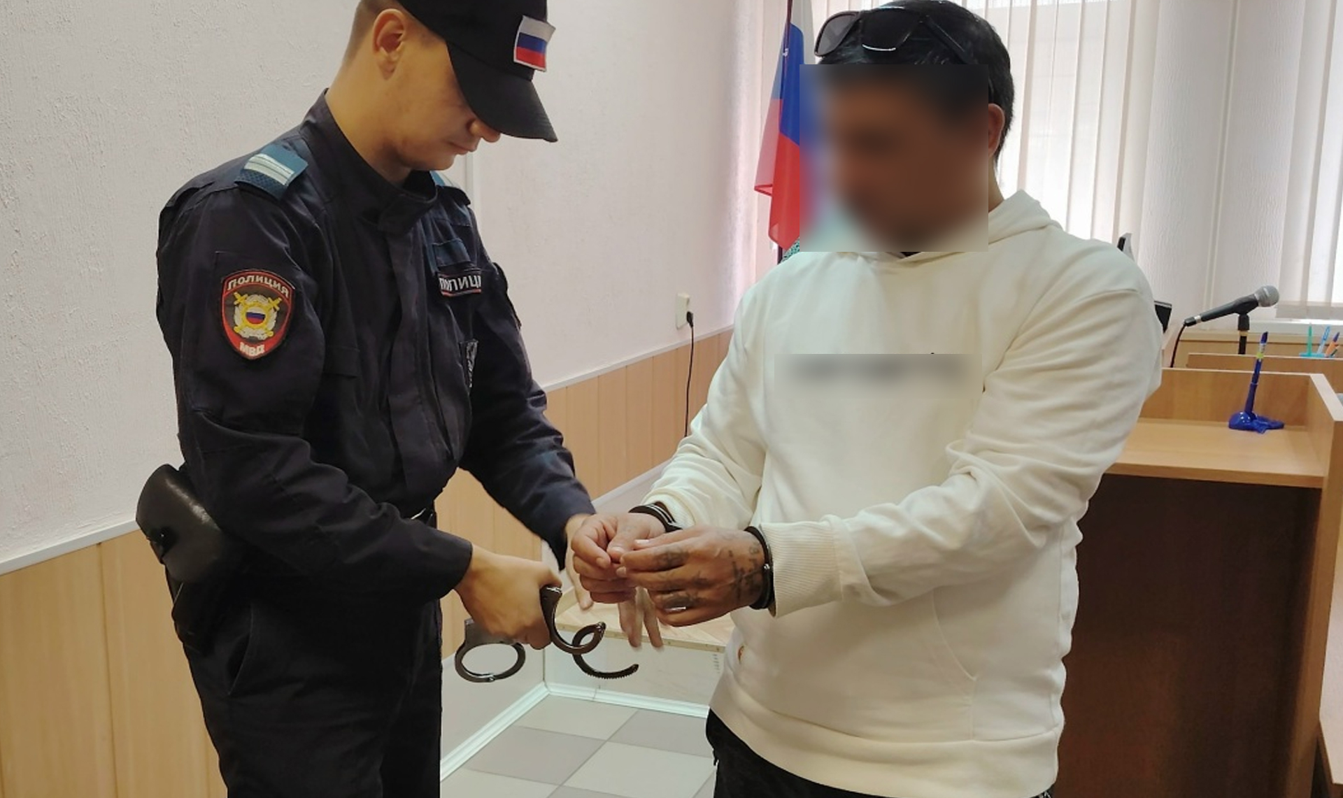 Мужчины поссорились. Потерпевший ударил оппонента рукой, но не ожидал, что тот за это пырнет его холодным оружием прямо в живот!