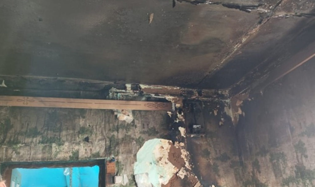 Обуглились потолок и стены! Жилой дом сгорел в поселке Березовский, что в Троицком районе