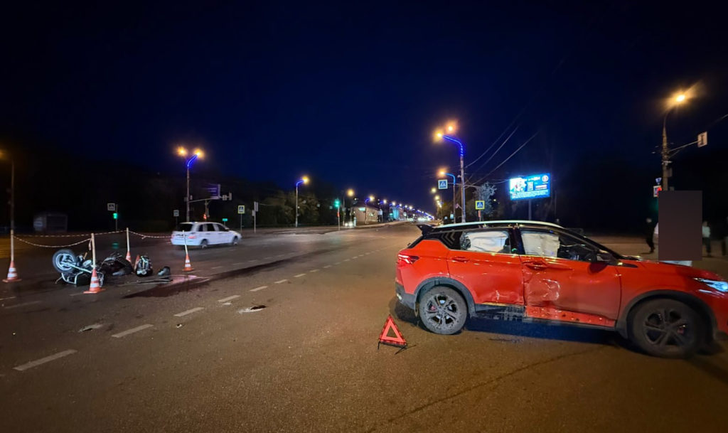 Водитель иномарки "переломал" мотоциклиста на дороге в Магнитогорске