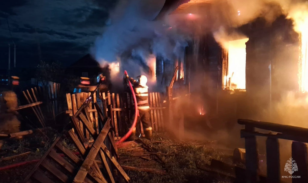 А вот если бы был извещатель... В поселке Ук сгорел дом