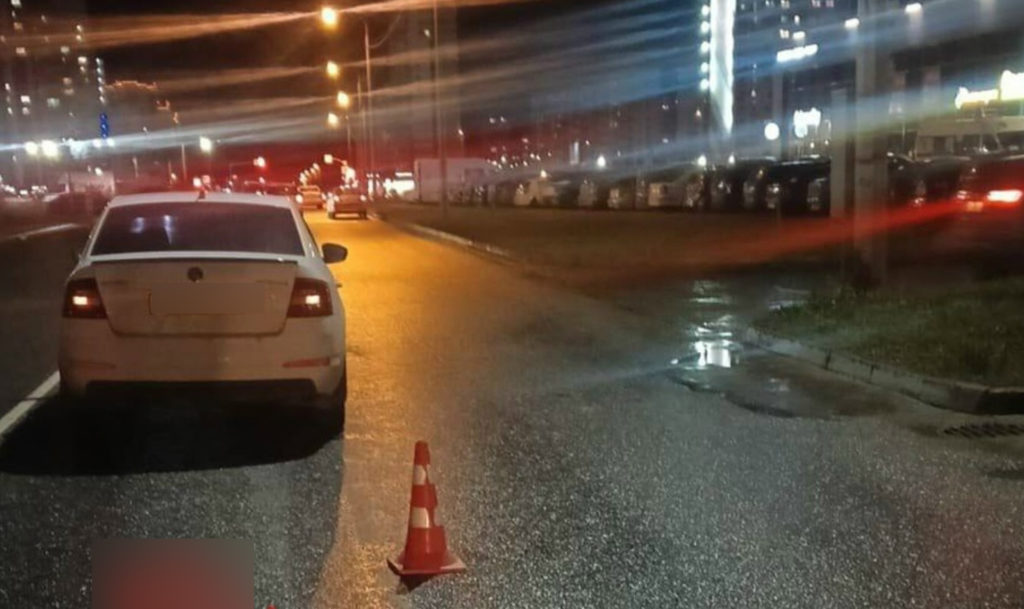 Человек попал под машину в Челябинске