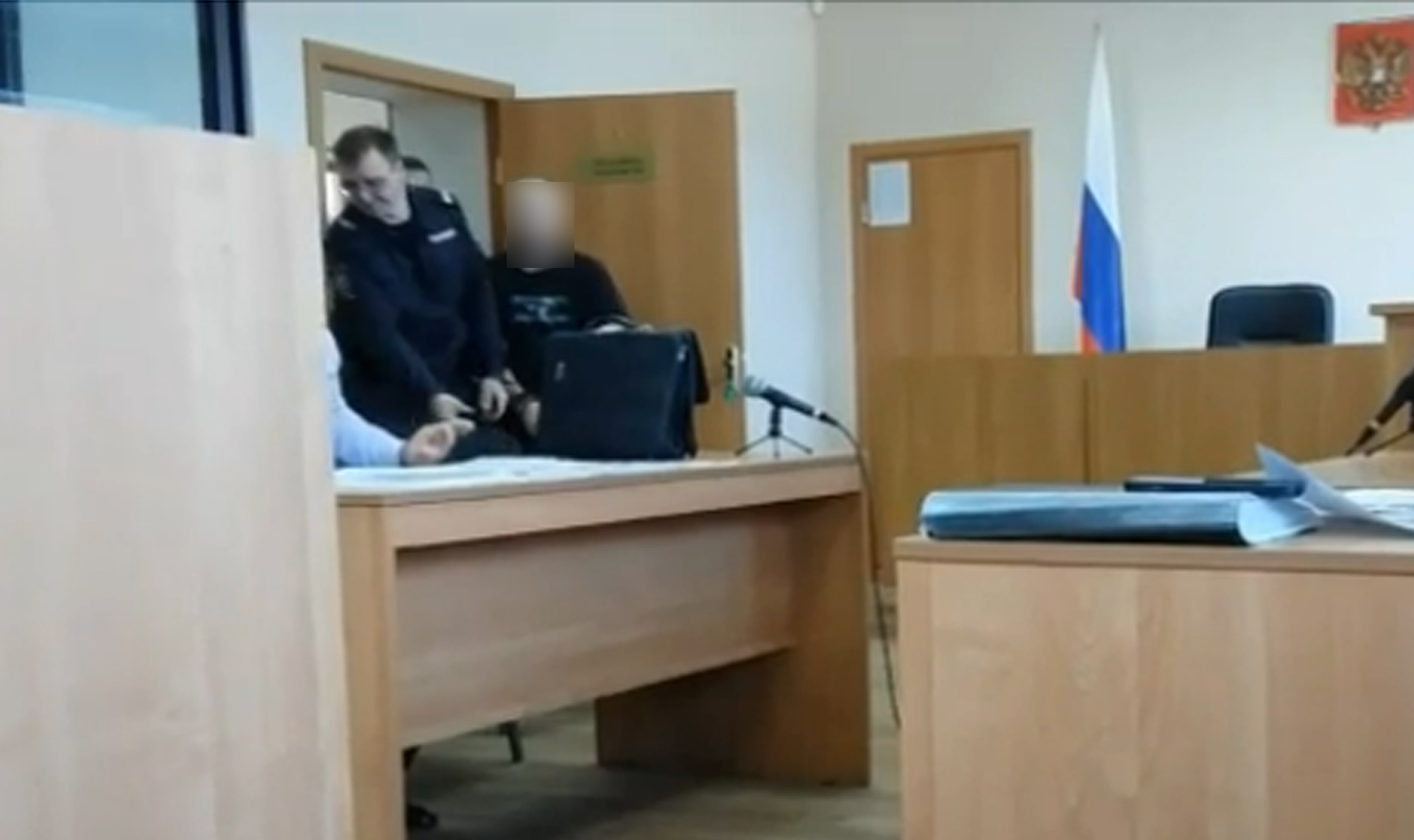 Военный суд Магнитогорска рассмотрел дело военнослужащего, который обвиняется в вымогательстве большой суммы денег