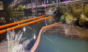 на реке Миасс установили дополнительные боны из-за появления масляных разводов