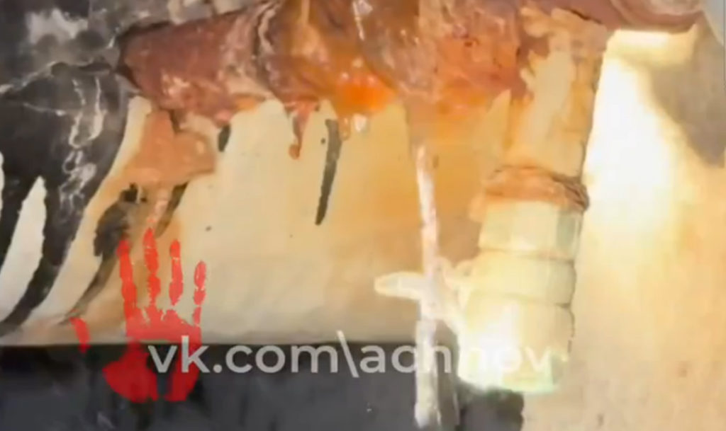 Водой затопило подвал жилого дома в Озерске, мышам пришлось перебраться жить к людям