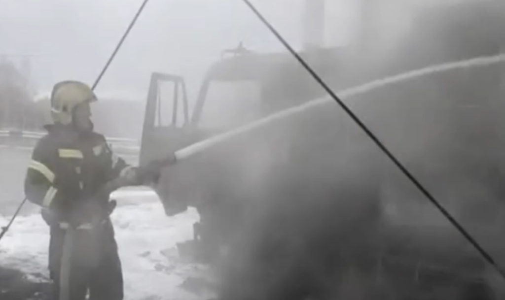 Бензовоз вспыхнул на челябинской заправке! Есть пострадавший