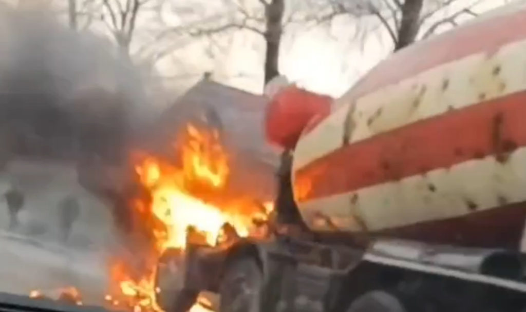 В Челябинске загорелся грузовик