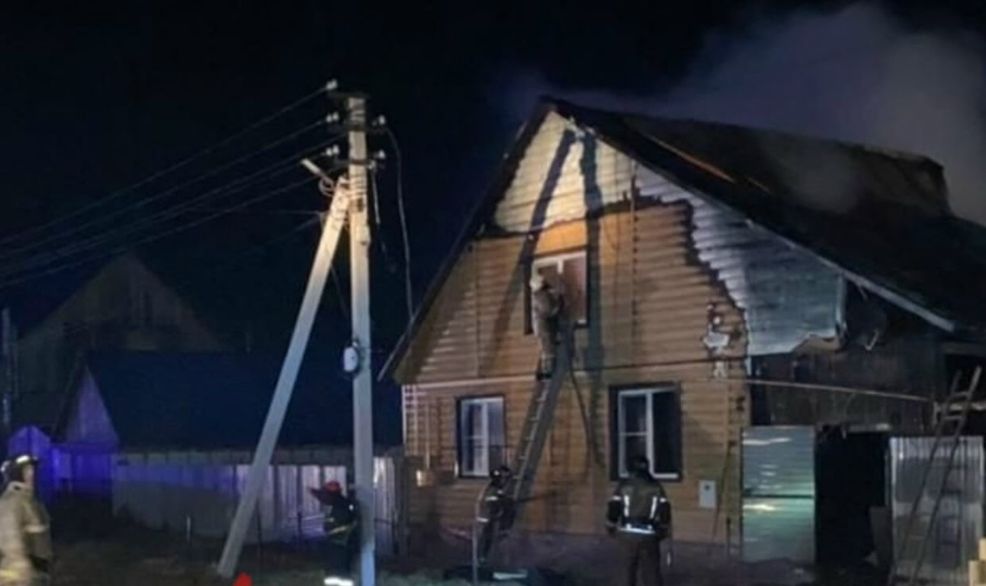 В Чесме сгорел двухэтажный дом