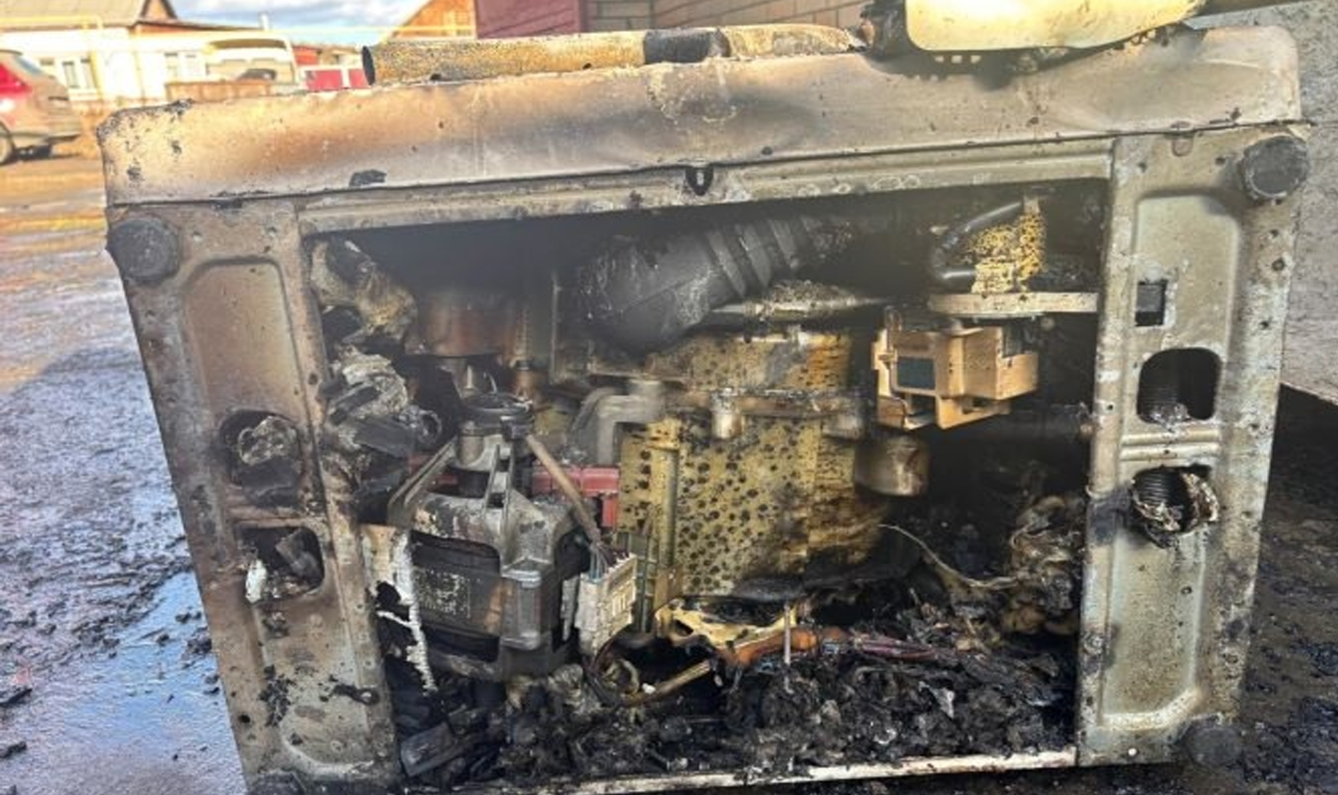 Включили неисправную стиралку и лишись бани, гаражей и обшивки дома!