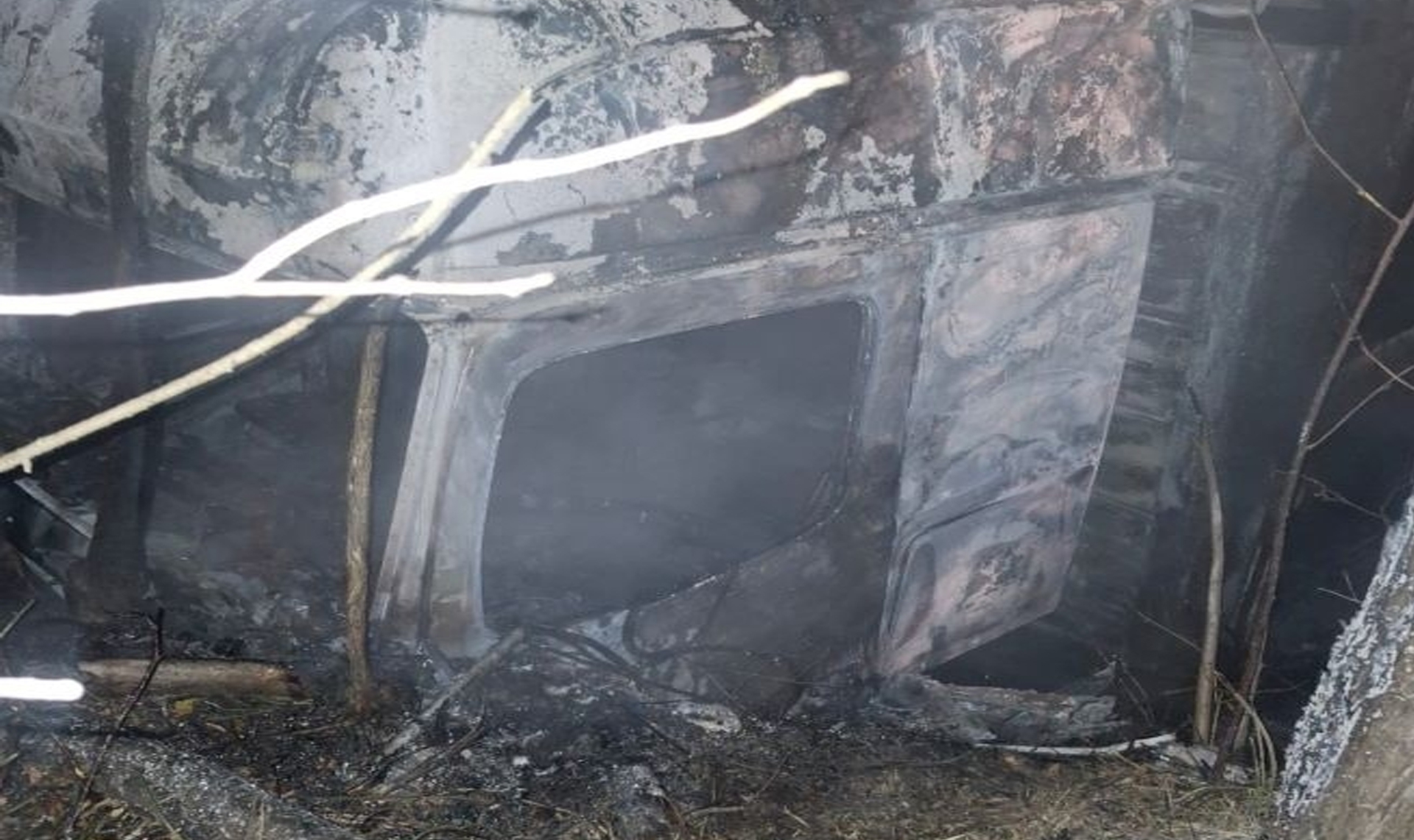 Горел и чуть не утонул! "Мерседес" спасали сегодня ночью в Агаповском районе