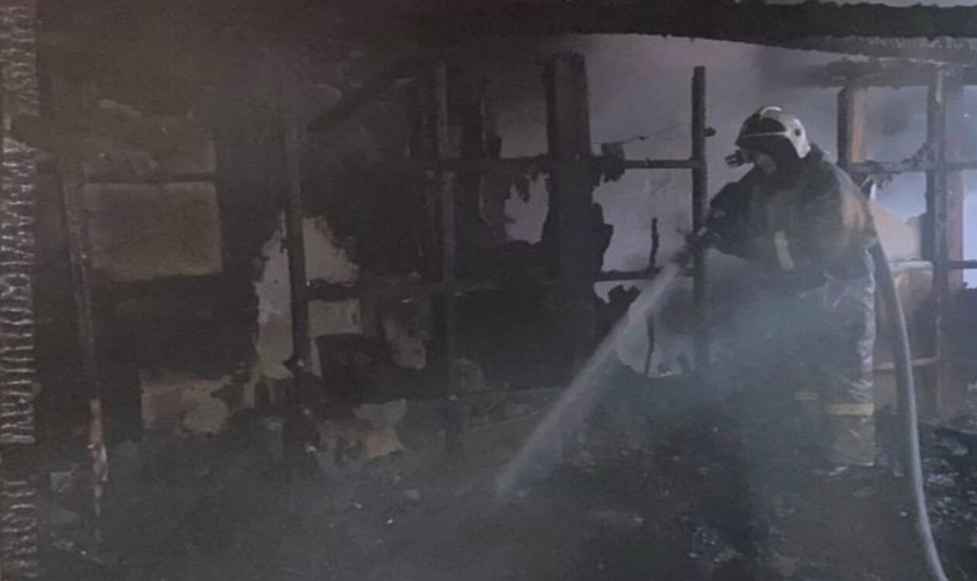 В Чесме сгорел двухэтажный дом