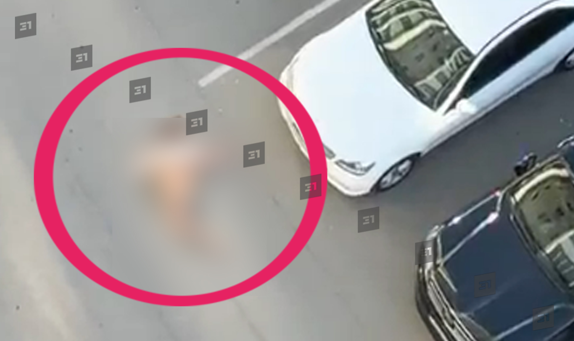 Полуголого человека, лежащего в странной позе, только что нашли возле челябинской многоэжтажки