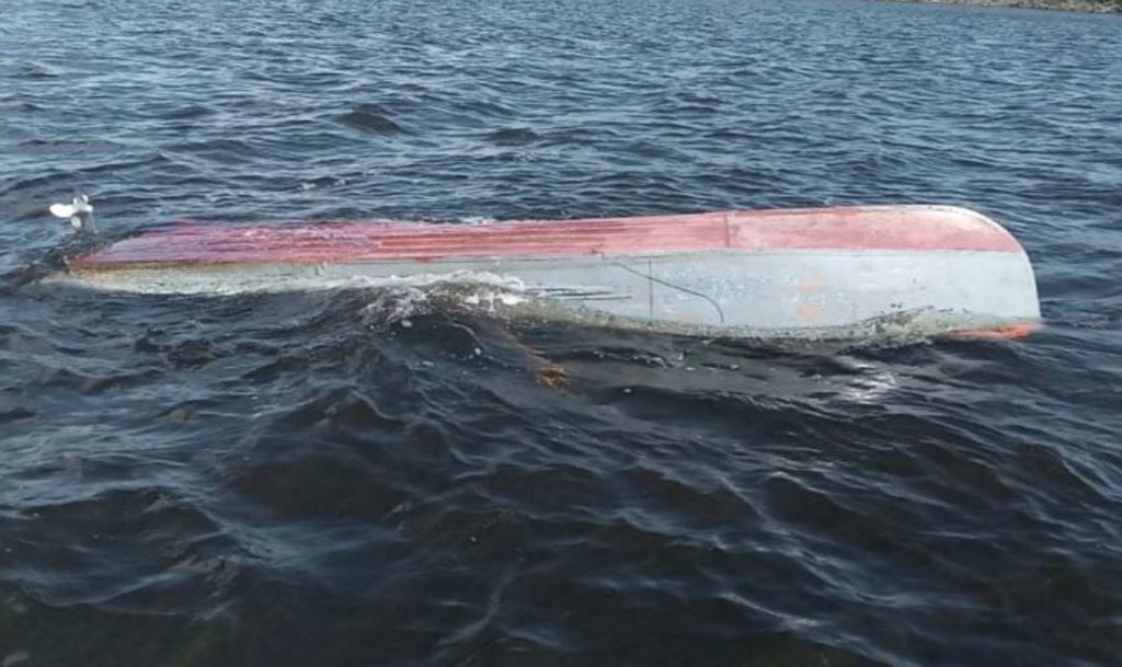 Лодка с рыбаком перевернулась на Увильдах!