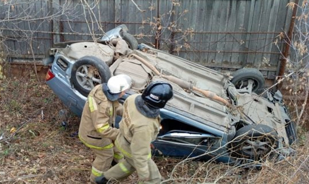 Молодой парень на иномарке разбил голову в ДТП с переворотом!