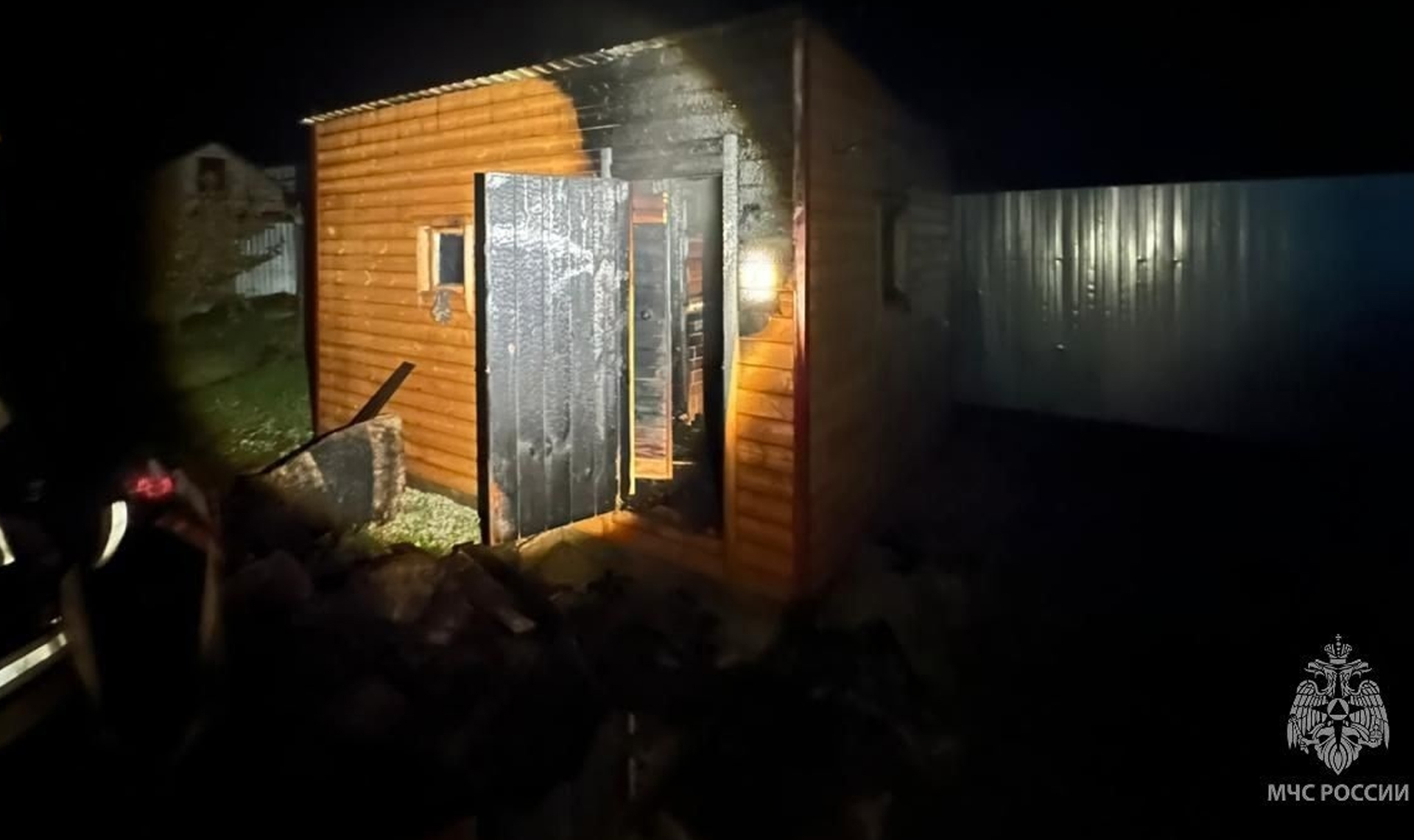 В Троицке сгорела баня