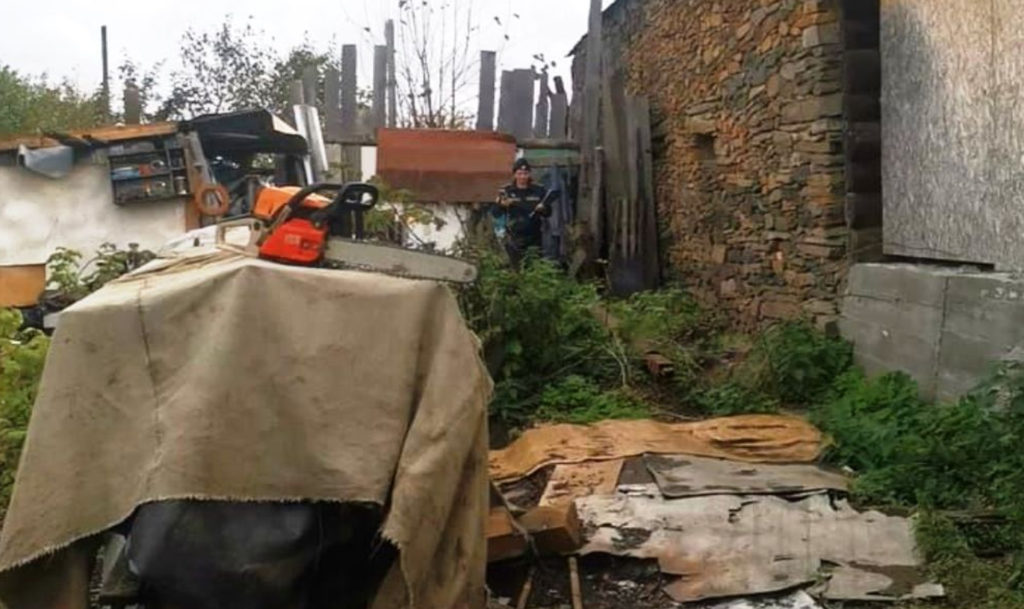 Жительница Каслей подала в суд на нечистоплотного соседа