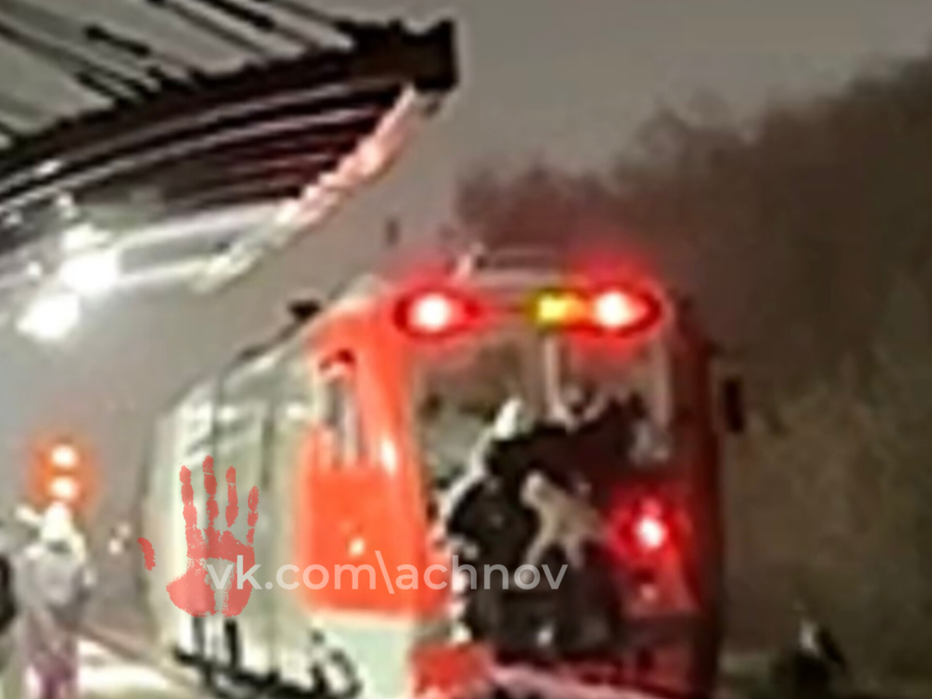 Опасные приключения на крыше поезда!