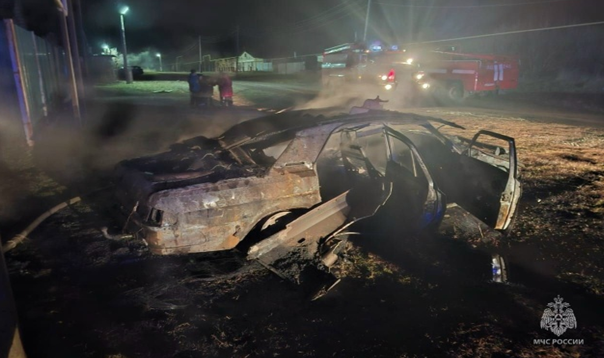 В троицком поселке Садовый сгорела машина