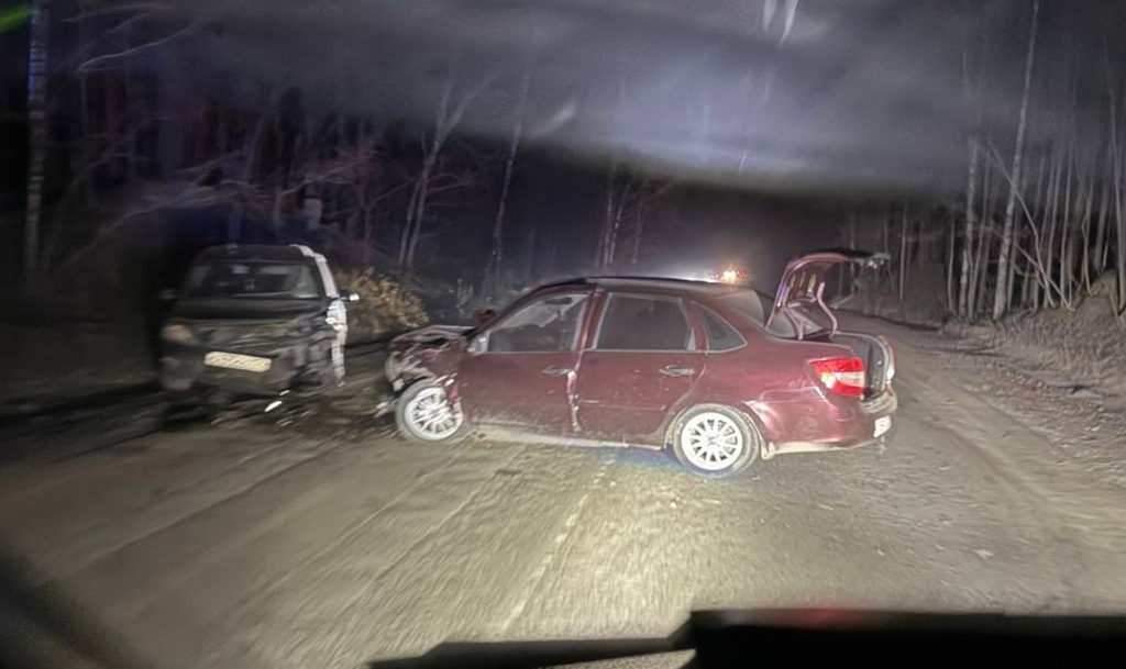 Не выставили знаки в темноте! ДТП с участием двух машин чуть не стало массовым