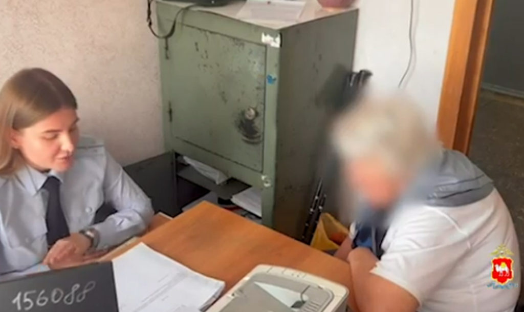 В Челябинске бабушка-героиня вернула свои 400 тысяч рублей, которые у нее "на сохранность" забрали мошенники