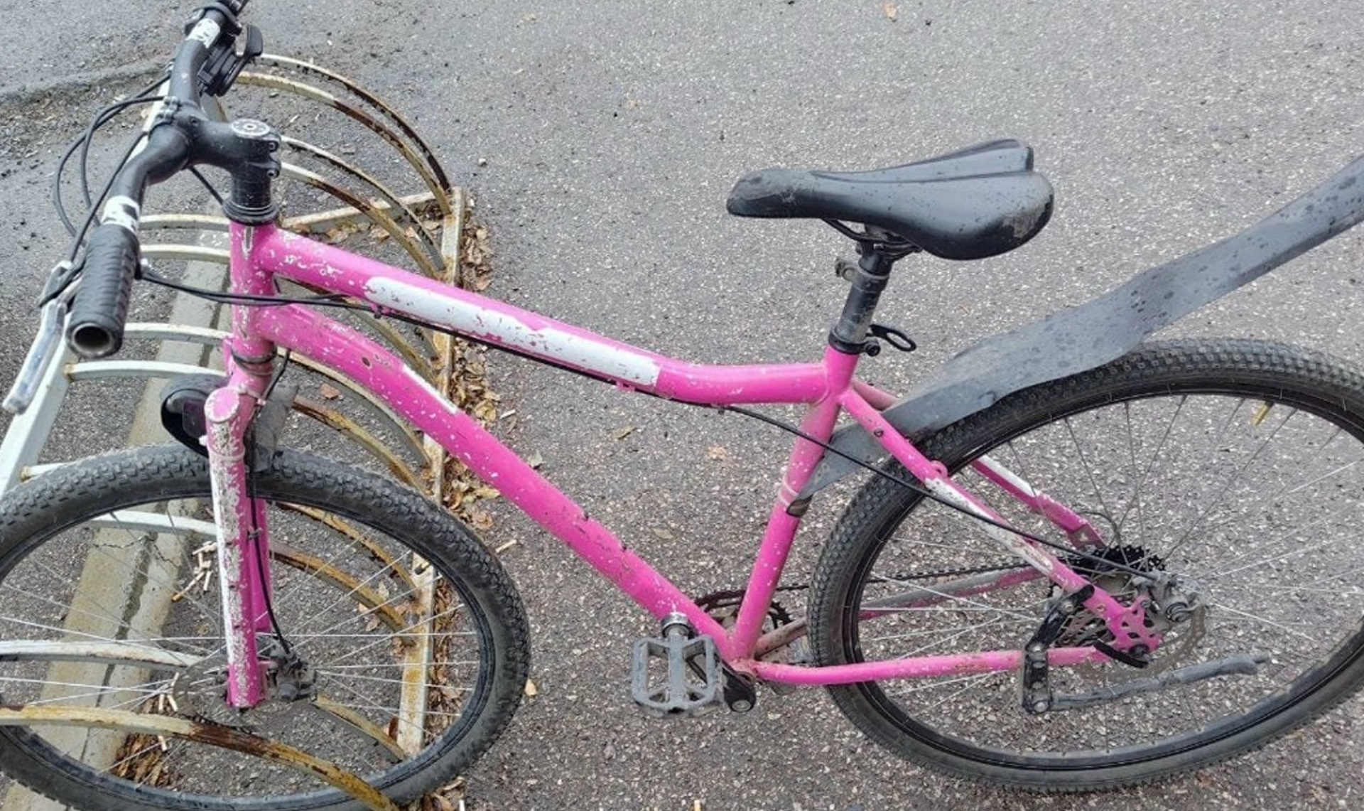 Сами не работают и другим не дают. У курьера из Магнитогорска украли велосипед