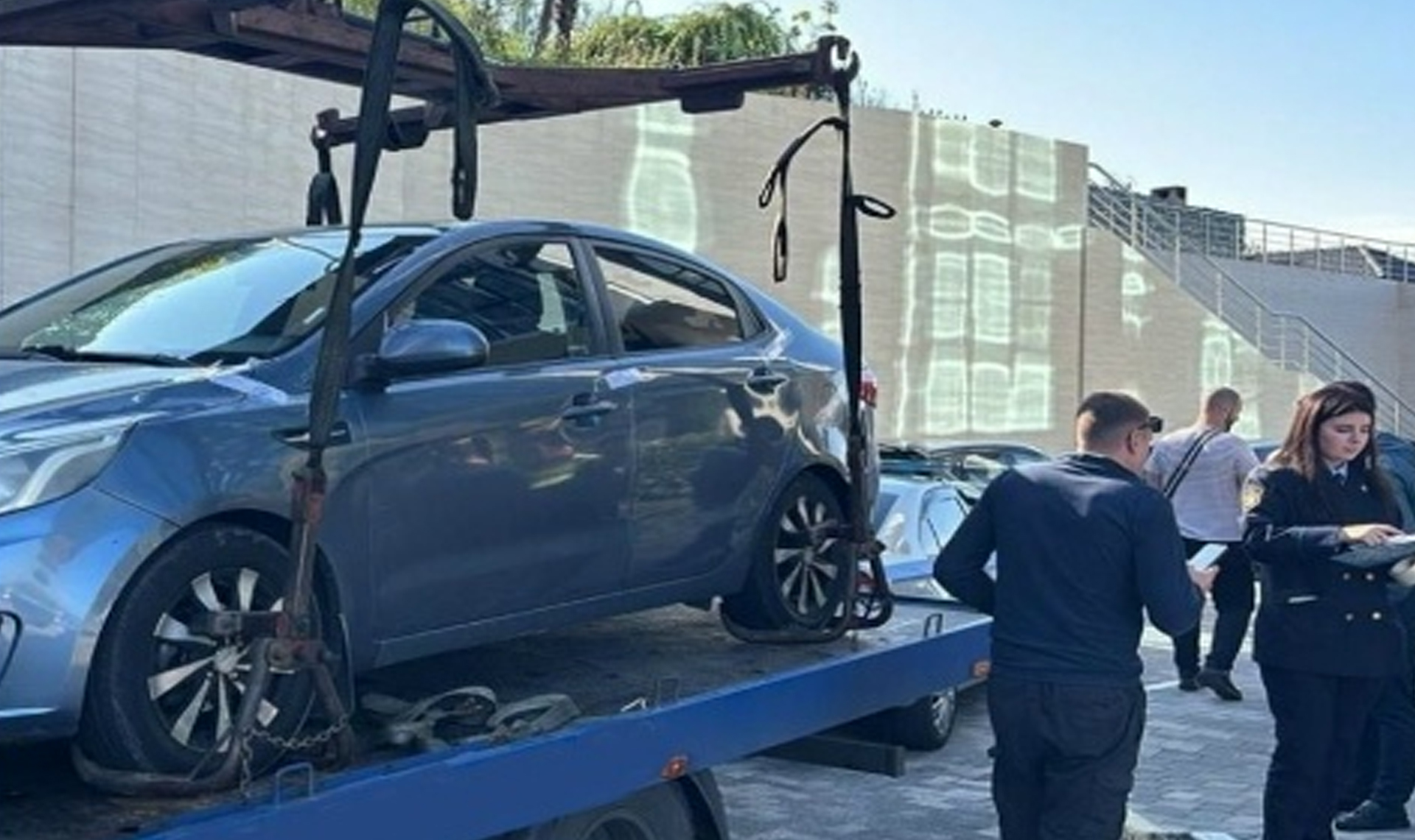 Ну, не платила - и не платила! Челябинка думала, что поскандалит и у нее не будут забирать машину!