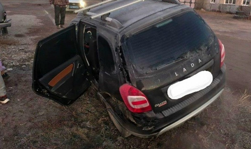 Пьяный водитель протаранил машину, когда сдавал назад