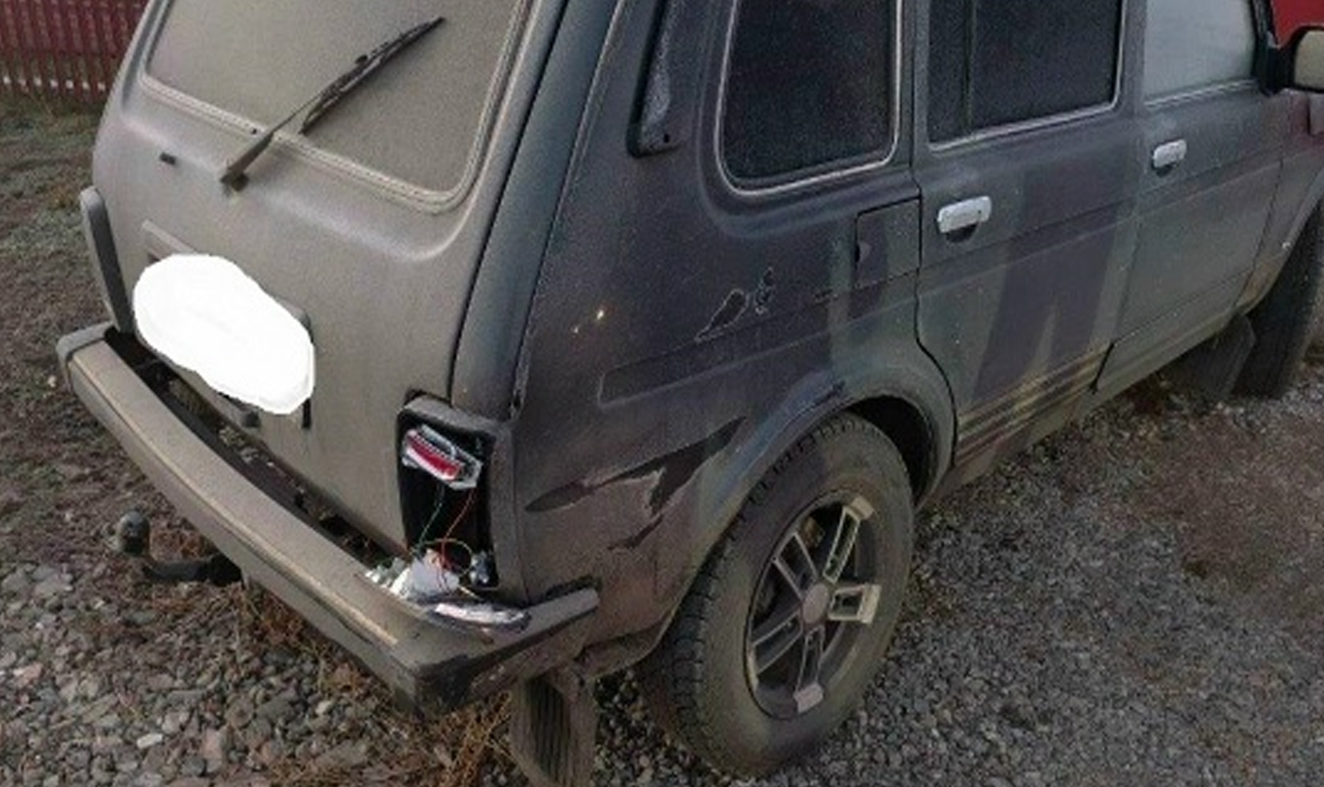 Пьяный водитель протаранил машину, когда сдавал назад