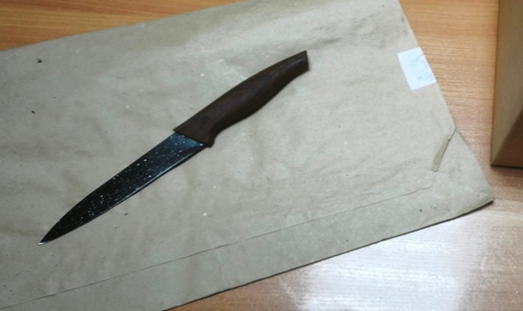 Воткнула нож прямо в живот! В Троицке жена напала на мужа