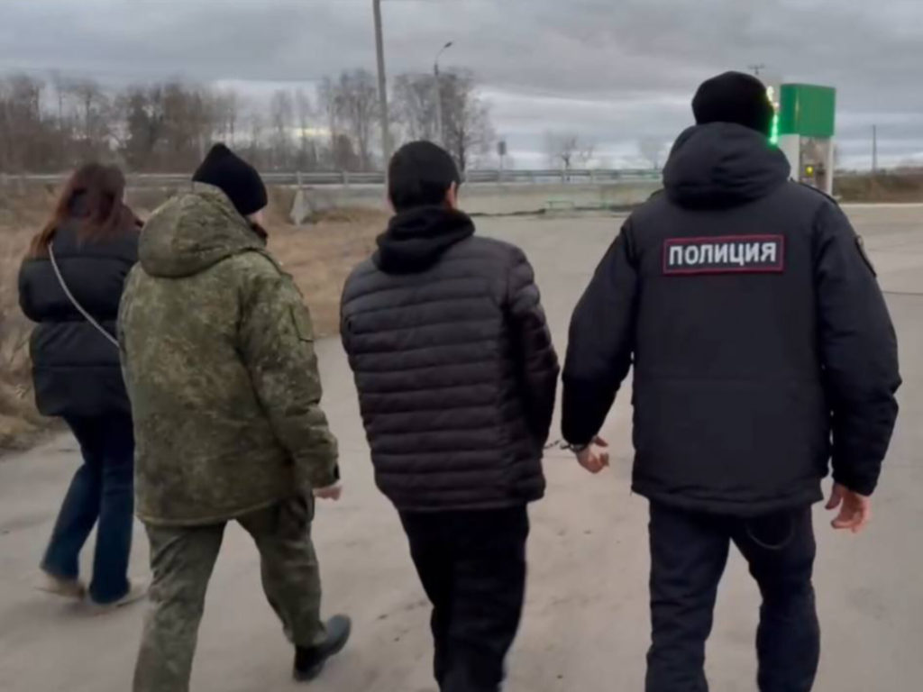 Пойманы мужчины, которые задушили и пробили голову знакомой автозаправщице ради наживы в 400 тысяч рублей 