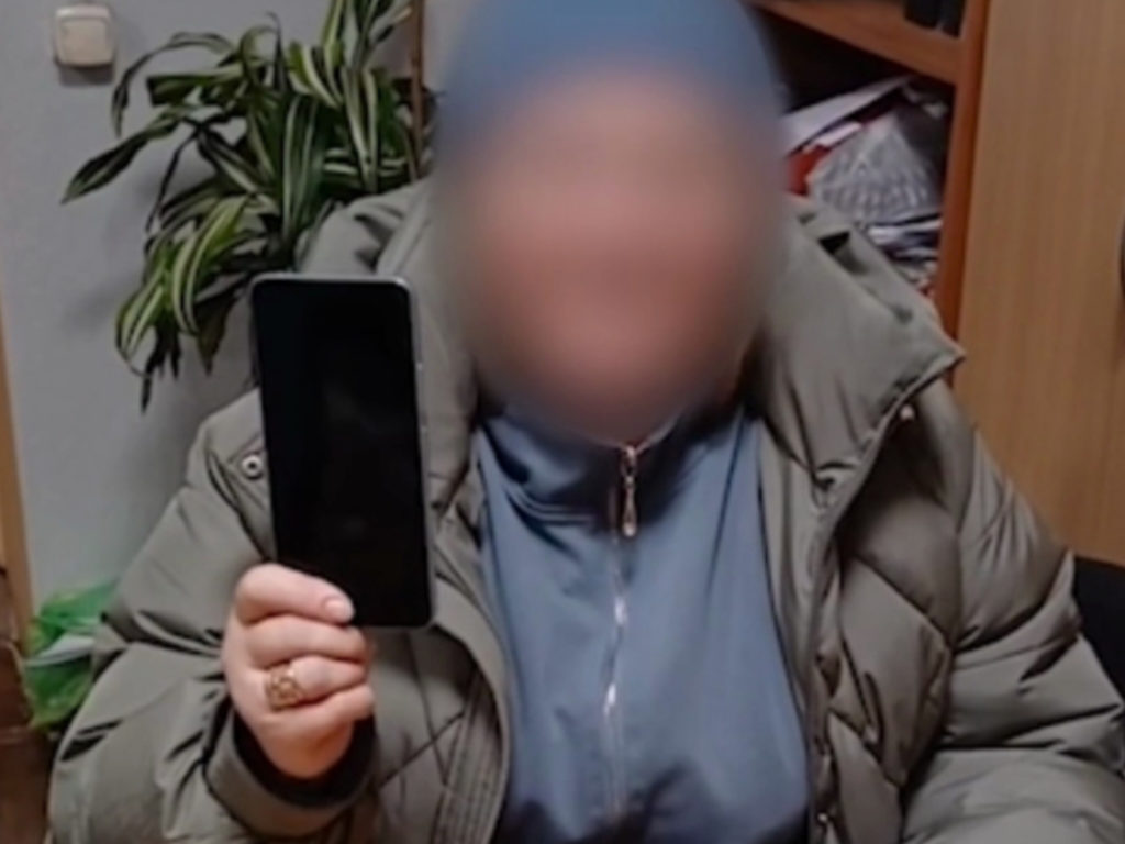 Таксист украл телефон пассажирки