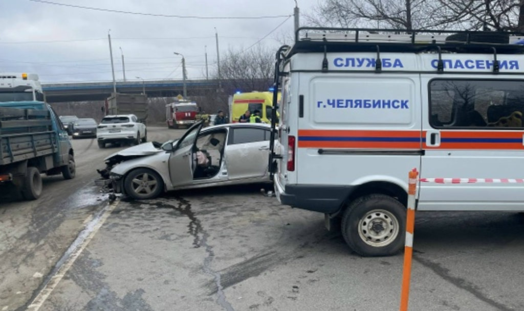 Подробности аварии на улице Новомеханической в Челябинске