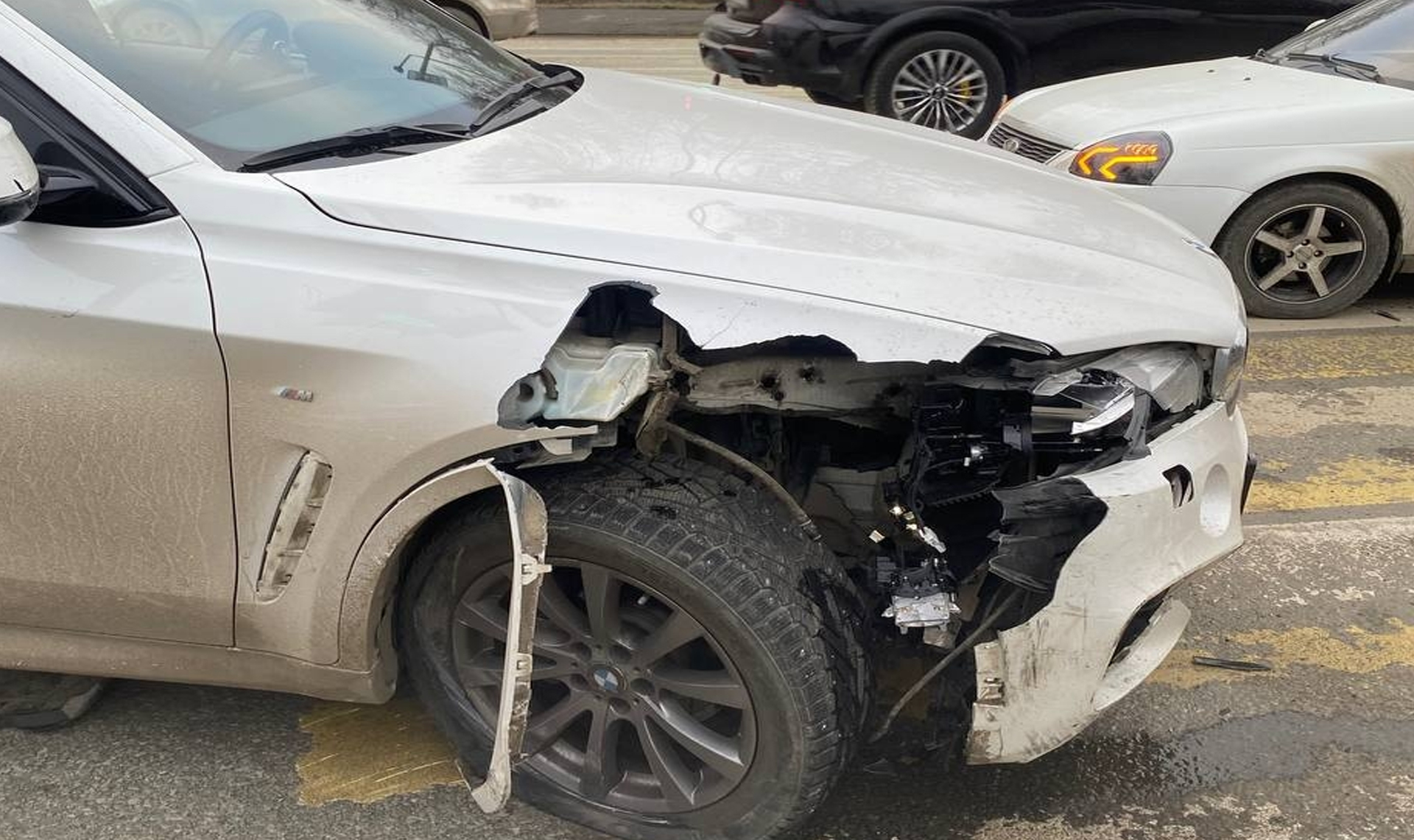 Сразу 4 машины разбились на улице Худякова