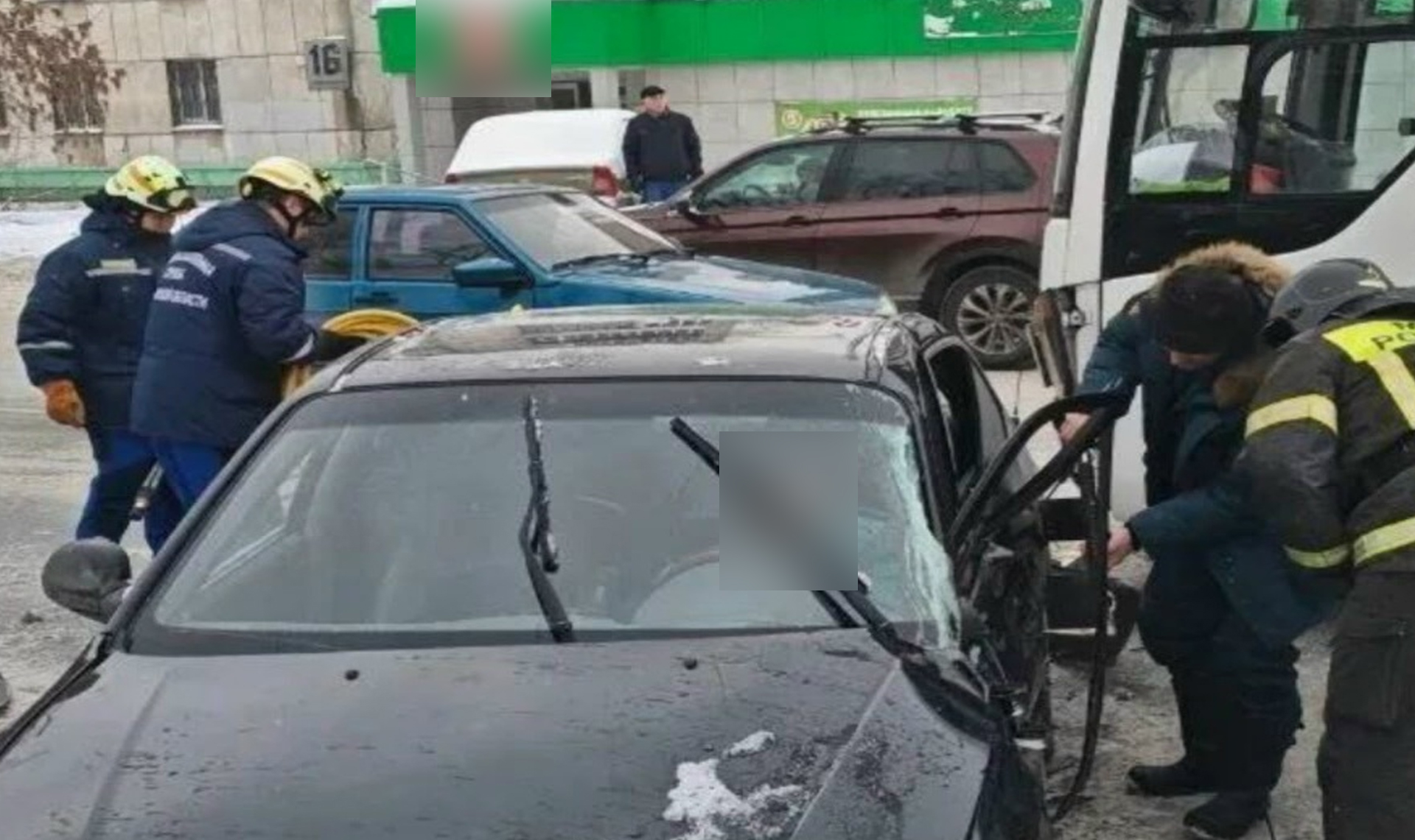 Есть пострадавшие! Легковушка и автобус столкнулись в Челябинске