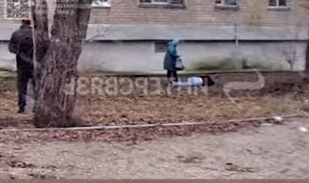 Челябинка, которая выпала с 5 этажа на улице Гагарина, пришла в себя и рассказала о произошедшем