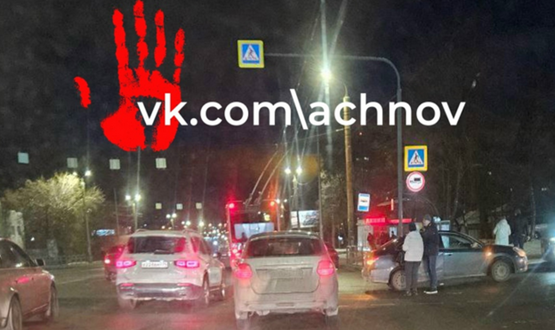 Машины разлетелись на перекрестке улицы Косарева с Комсомольским проспектом в Челябинске