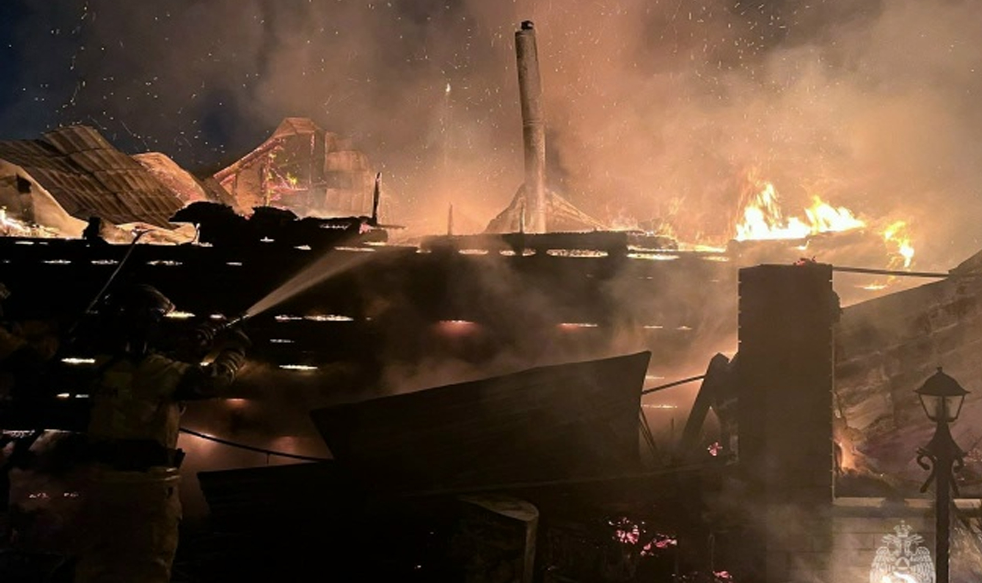 Всё-таки горела баня! Подробности пожара в поселке Красное поле