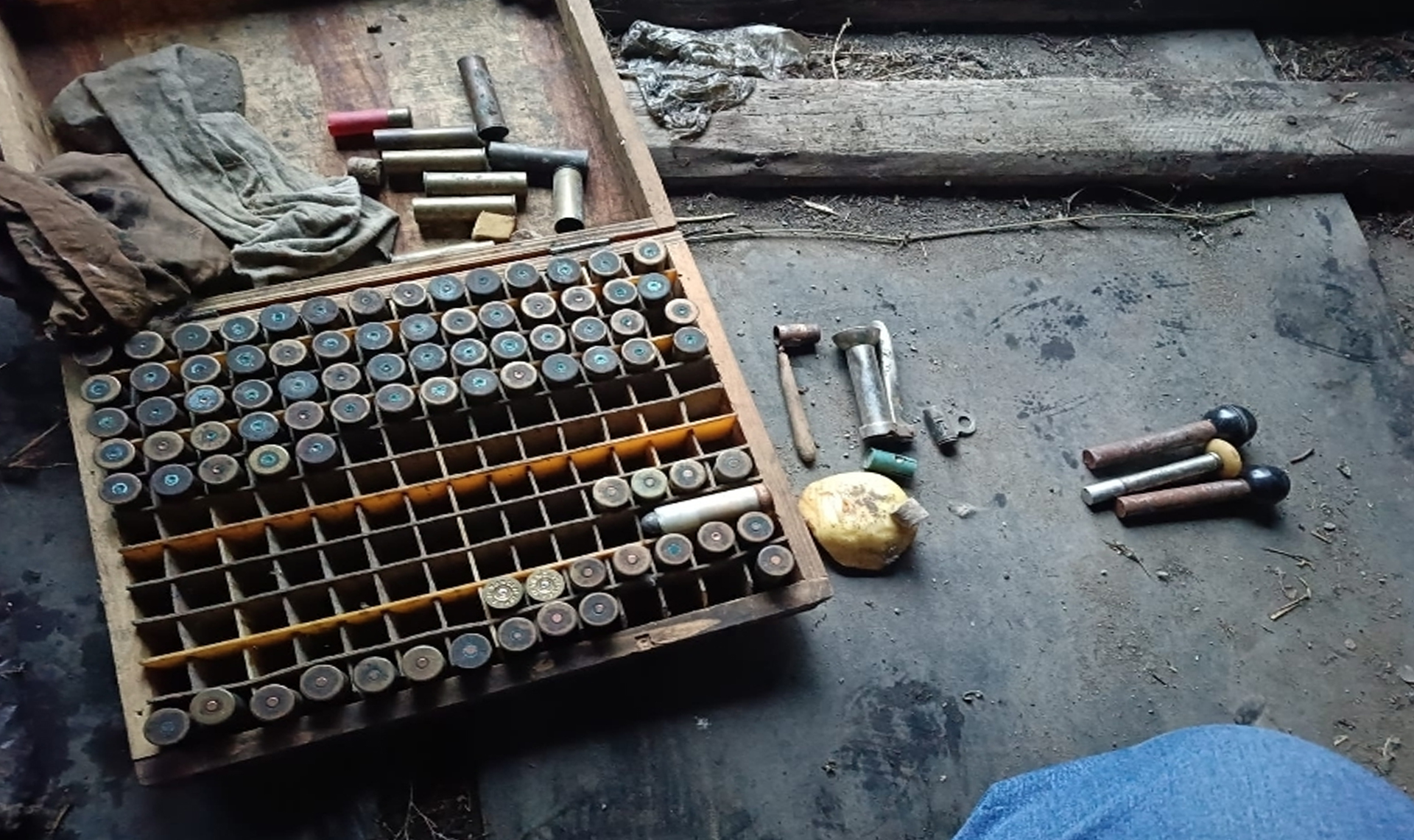 Пенсионер попал под статью после визита полицейских в его дом