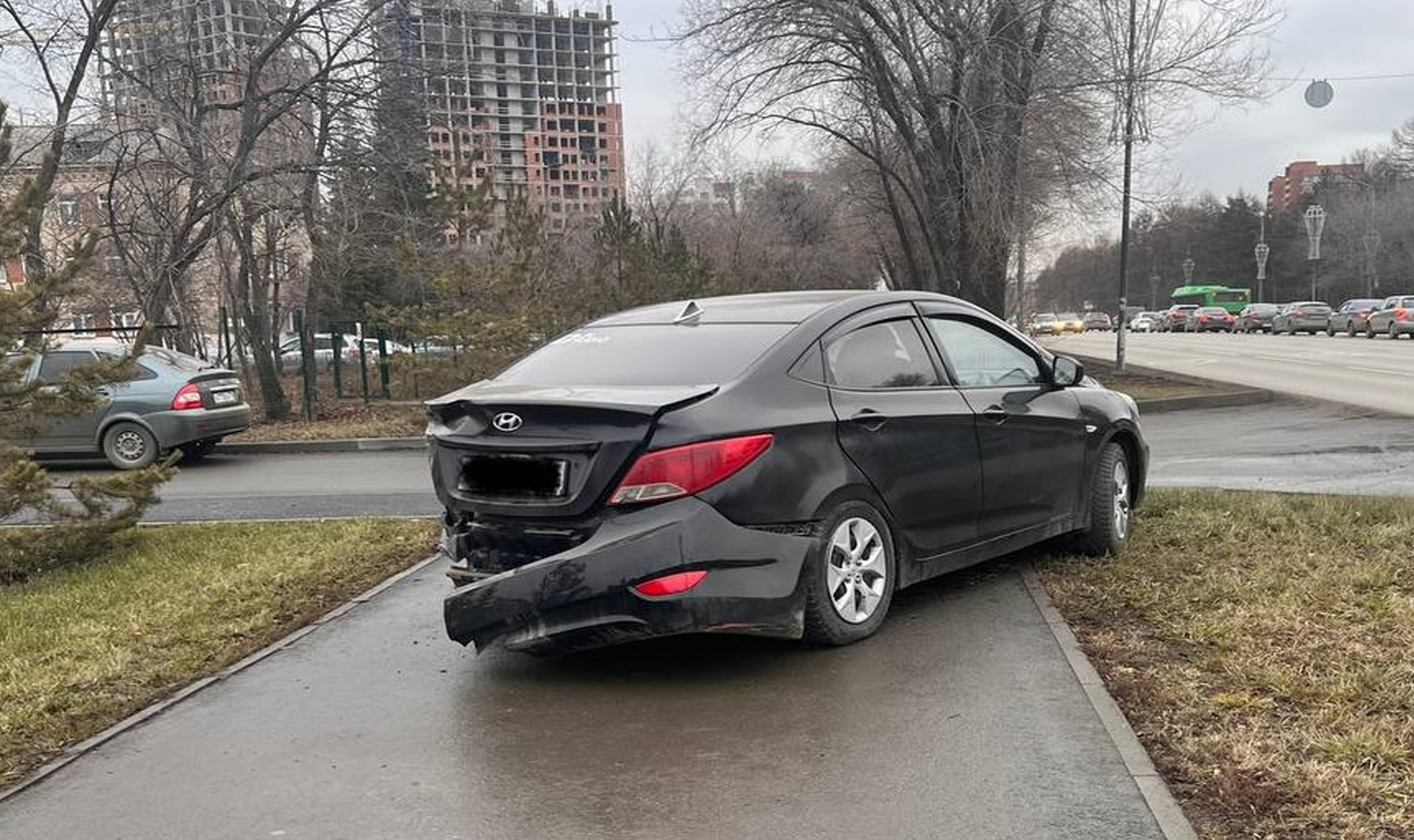 Сразу 4 машины разбились на улице Худякова