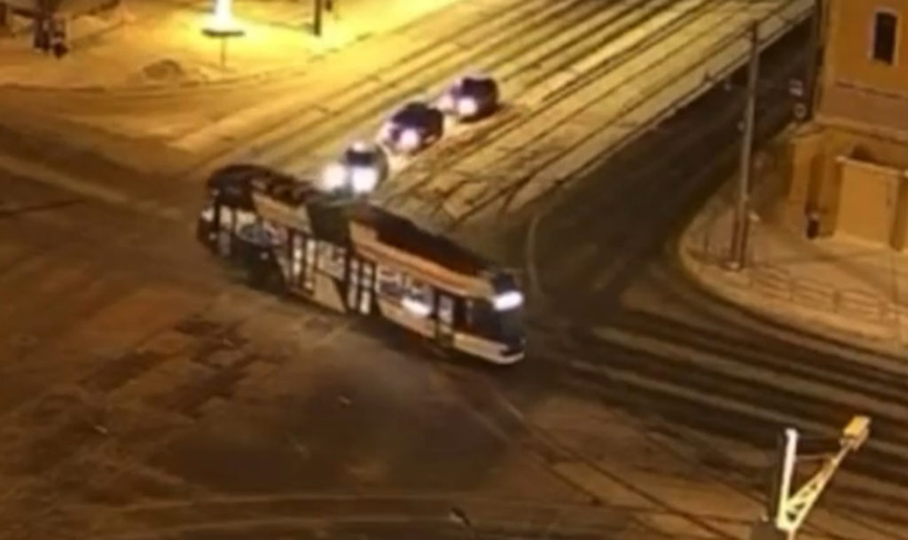 «Дрифт трамвая на перекрестке улиц Труда и Российской. На ДТП приезжала ГАИ»