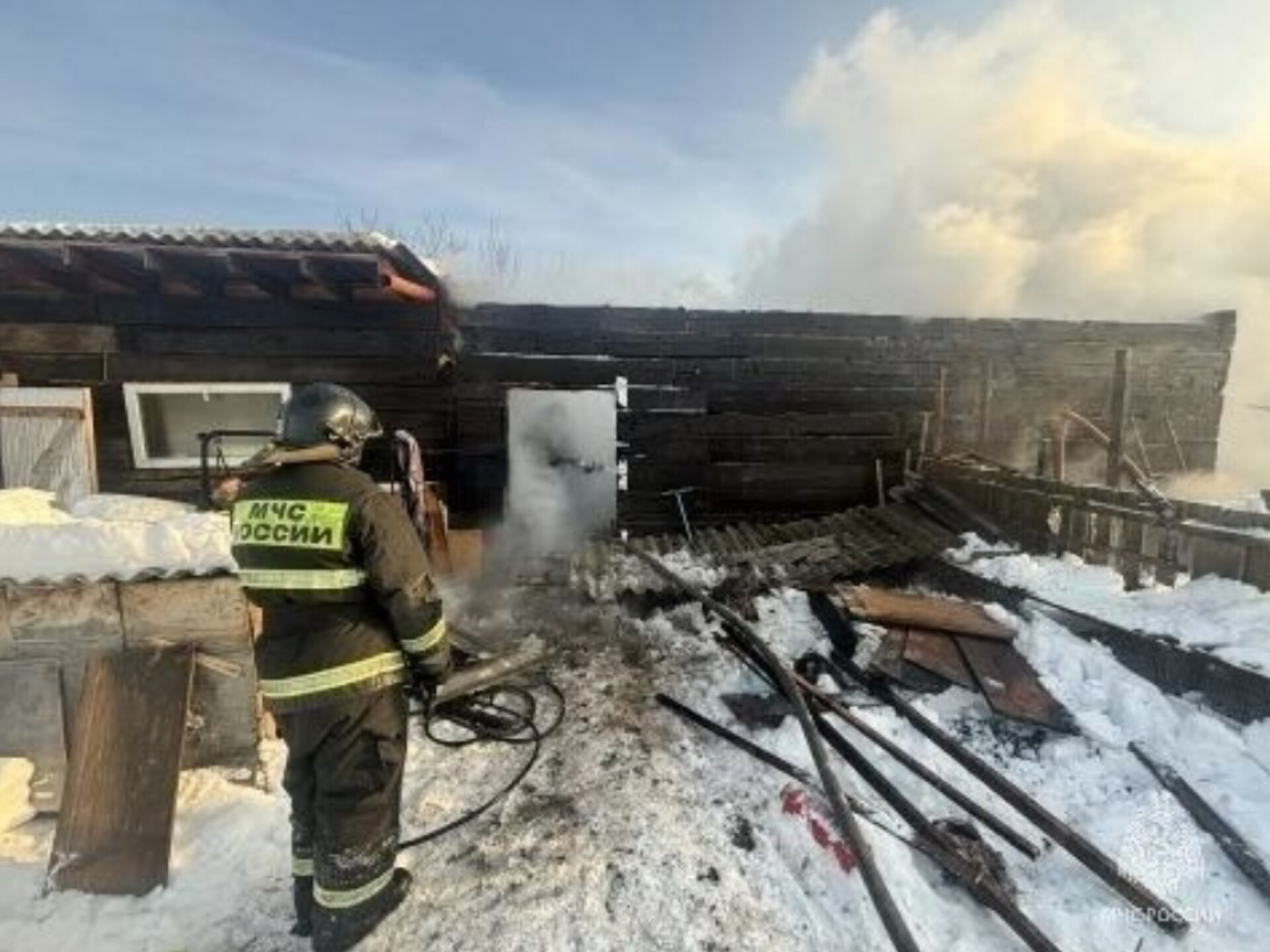 Пожар потушили в поселке Синий Бор